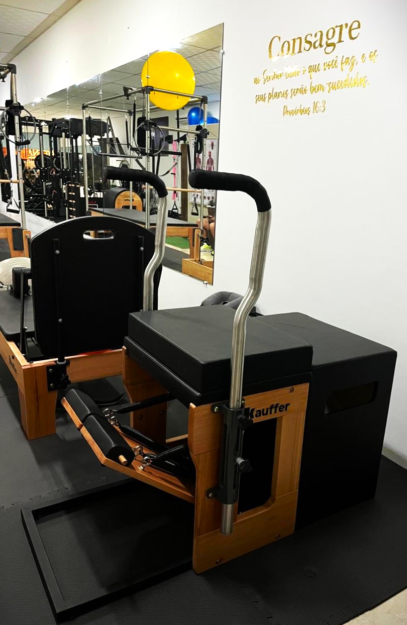 Step Chair Kauffer no estúdio de Pilates da BL7